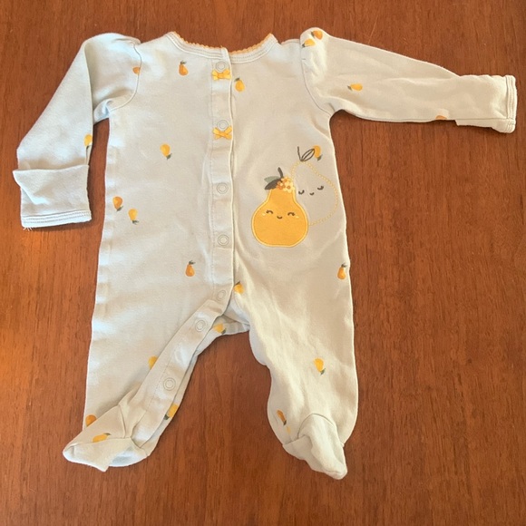 🍓3/$10 Carters Pear Print Newborn Footies - Picture 2 of 7